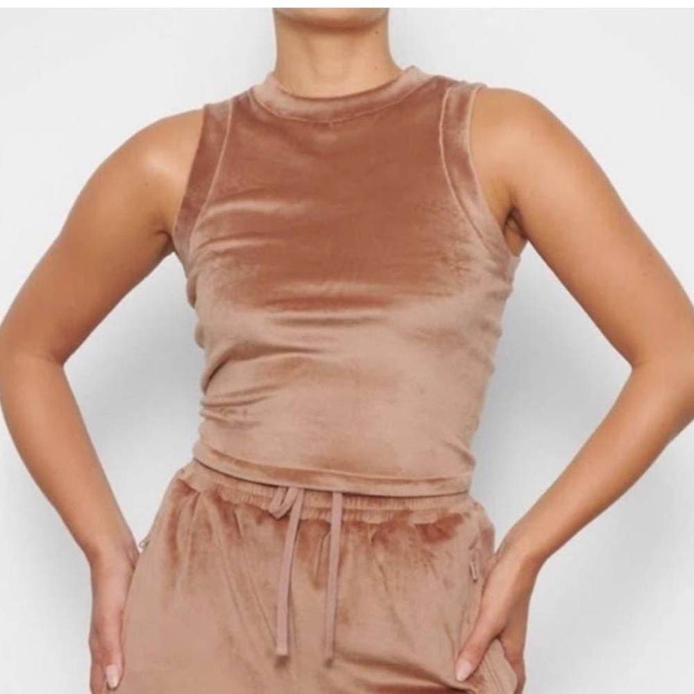 SKIMS Velvet Muscle Tank in Brown